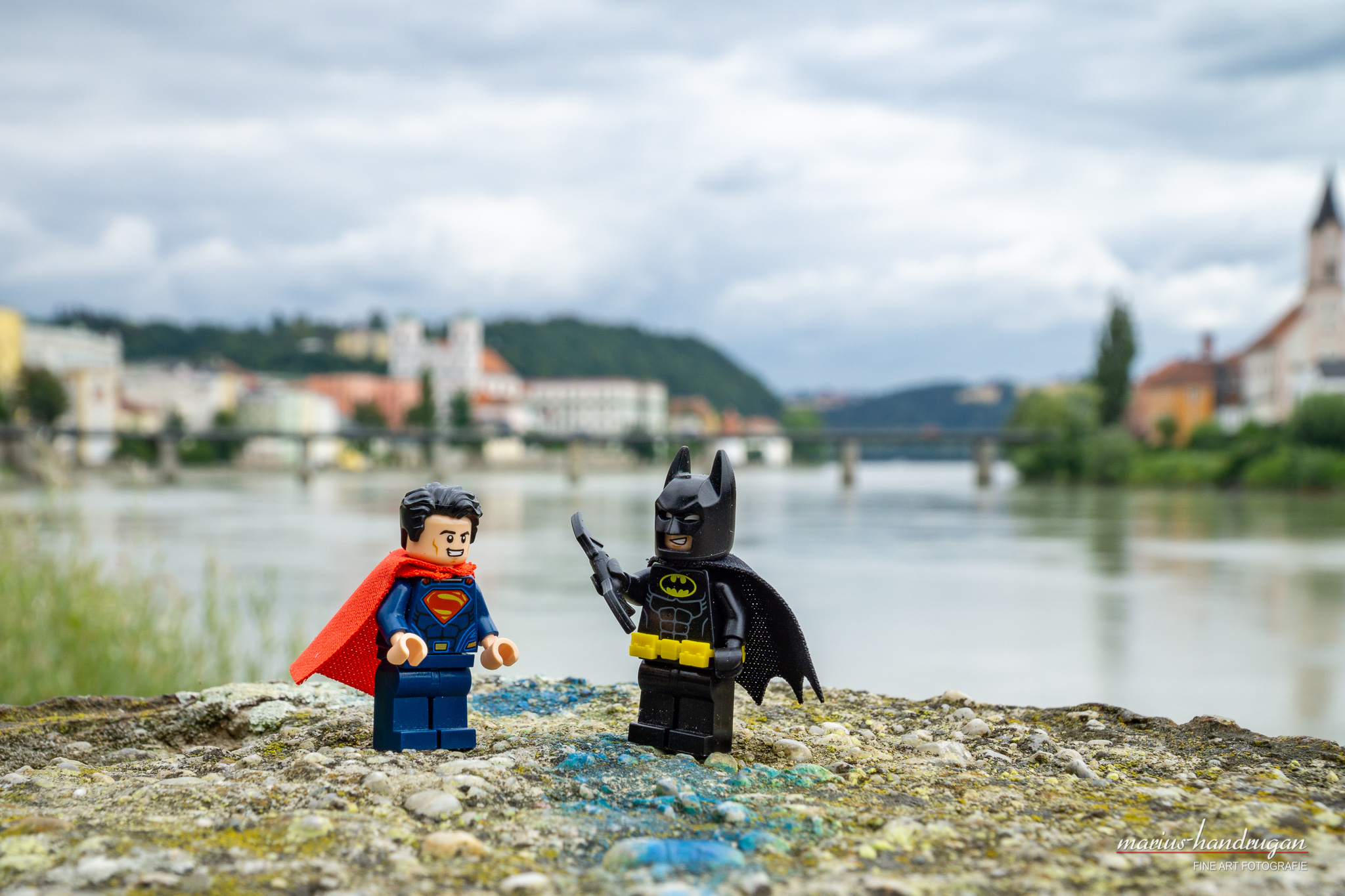 Lego Superman und Batman kämpfen in Passau
