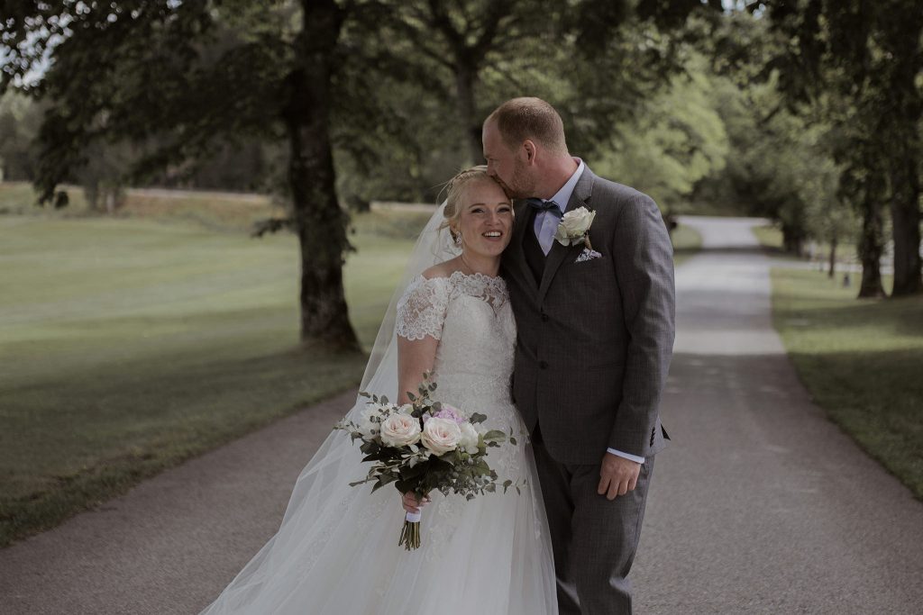 Fotograferar bröllop i Åmål och Dalslnad
