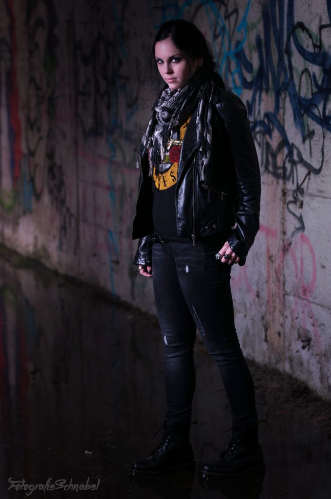 Portretshoot met grunge thema met Alynera door Fotografie Schnabel