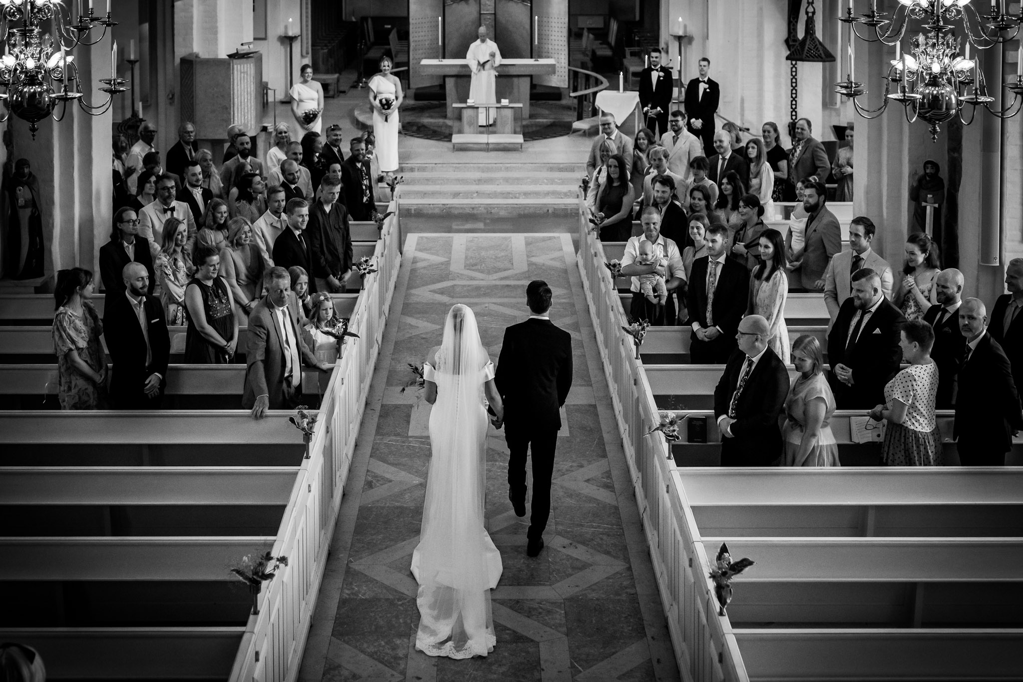 Vigsel i Växjö domkyrka fotat av Fotograf Sofia Regnander Bröllopsfotograf