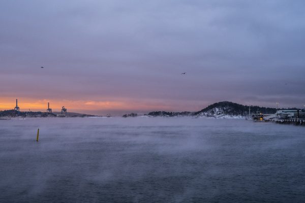 Indre Oslofjord like ved operaen i Oslo på en ekstremt kald vintermorgen