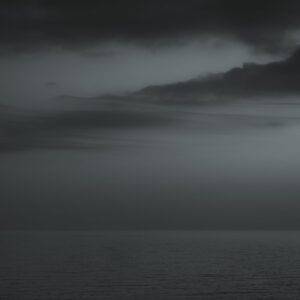 Abstrakt motiv av hav og skyer.