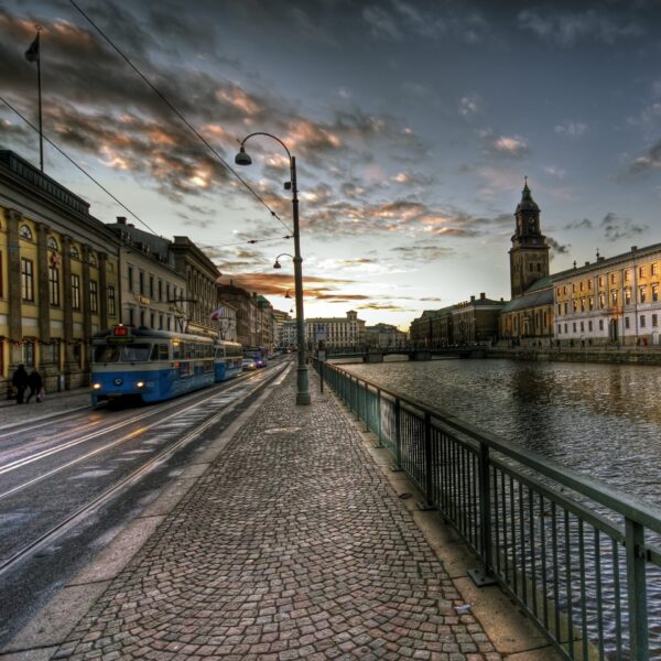 Gøteborgs gatebilde langs Stora hamnkanalen.