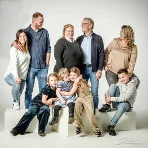 Voor een spontaan familieportret hoef je niet allemaal tegelijk naar de camera te kijken!
