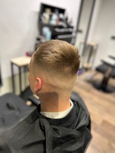 barber - kapper - schoten - antwerpen - kwalitatief - haircut - buzz cut - hot towel shave - kleuring - knippen - balayage - toner shade - beardtrim - barber - creative cut