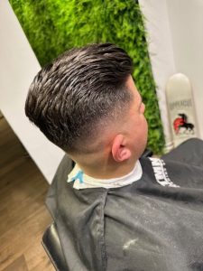 barber - kapper - schoten - antwerpen - kwalitatief - haircut - buzz cut - hot towel shave - kleuring - knippen - balayage - toner shade - beardtrim - barber - creative cut