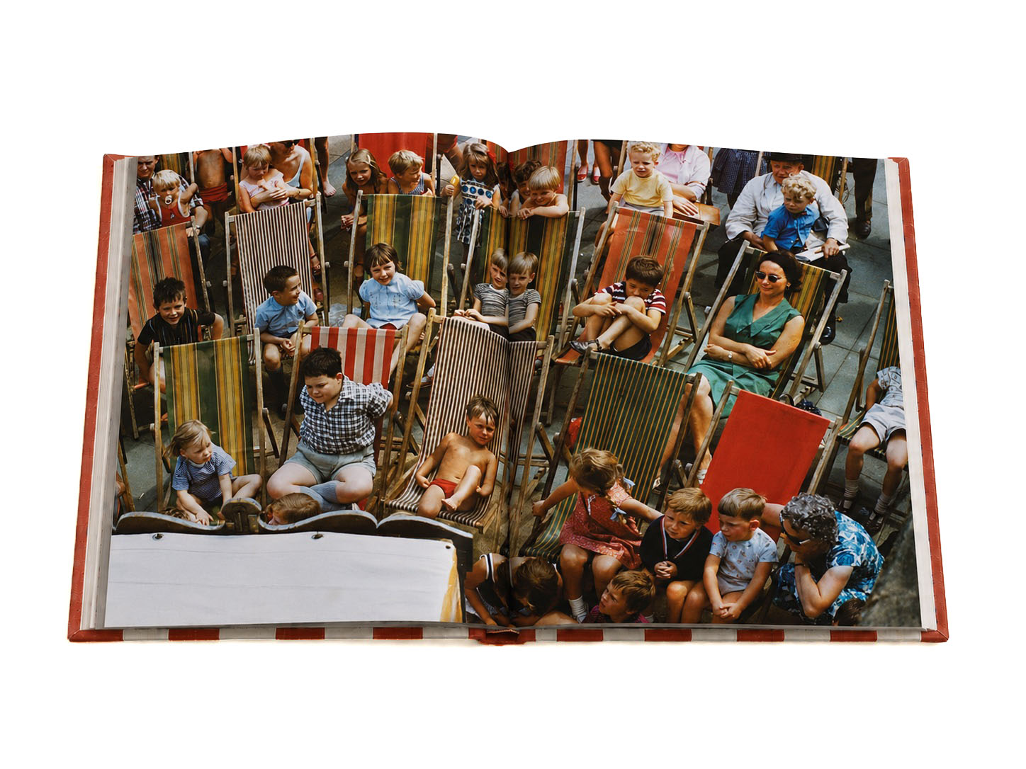 TURNED OUT NICE AGAIN - Snapshots of Britain at Leisure - Martin Parr / Lee Shulman / The Anonymous Project - Image 4