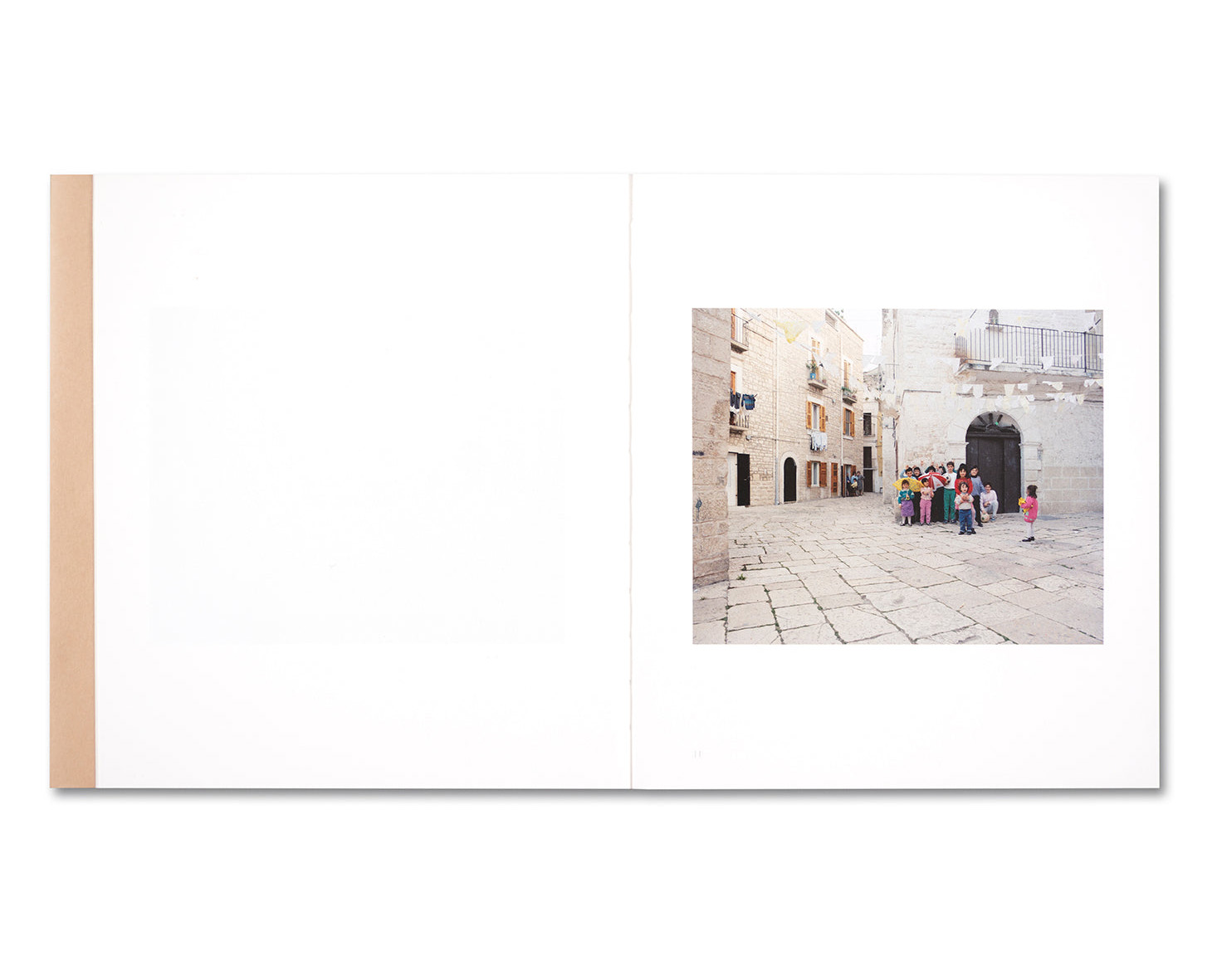 アート・デザイン・音楽 Puglia. Luigi Ghirri Luigi Ghirri 'Puglia. Tra albe e tramonti' - Fragment