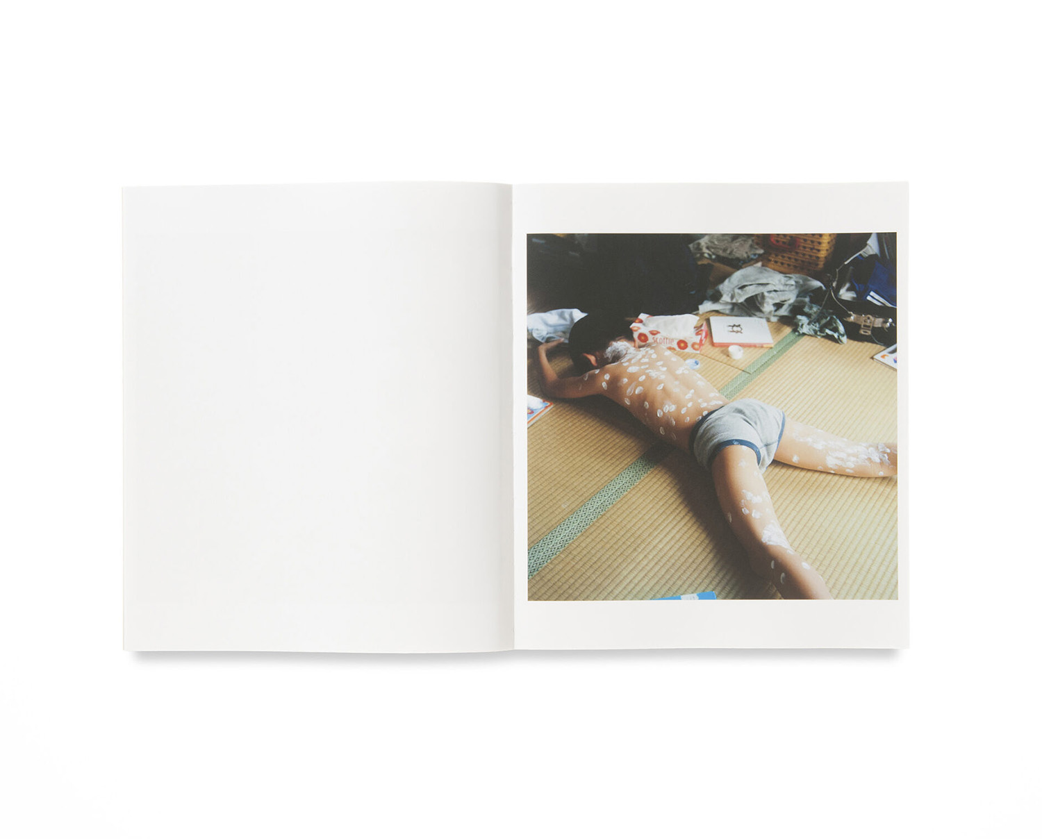 MIKIKO HARA  SMALLMYTHS 写真集　サインあり SMALL MYTHS / Mikiko Hara - 本 屋 青 旗 Ao-Hata Bookstore