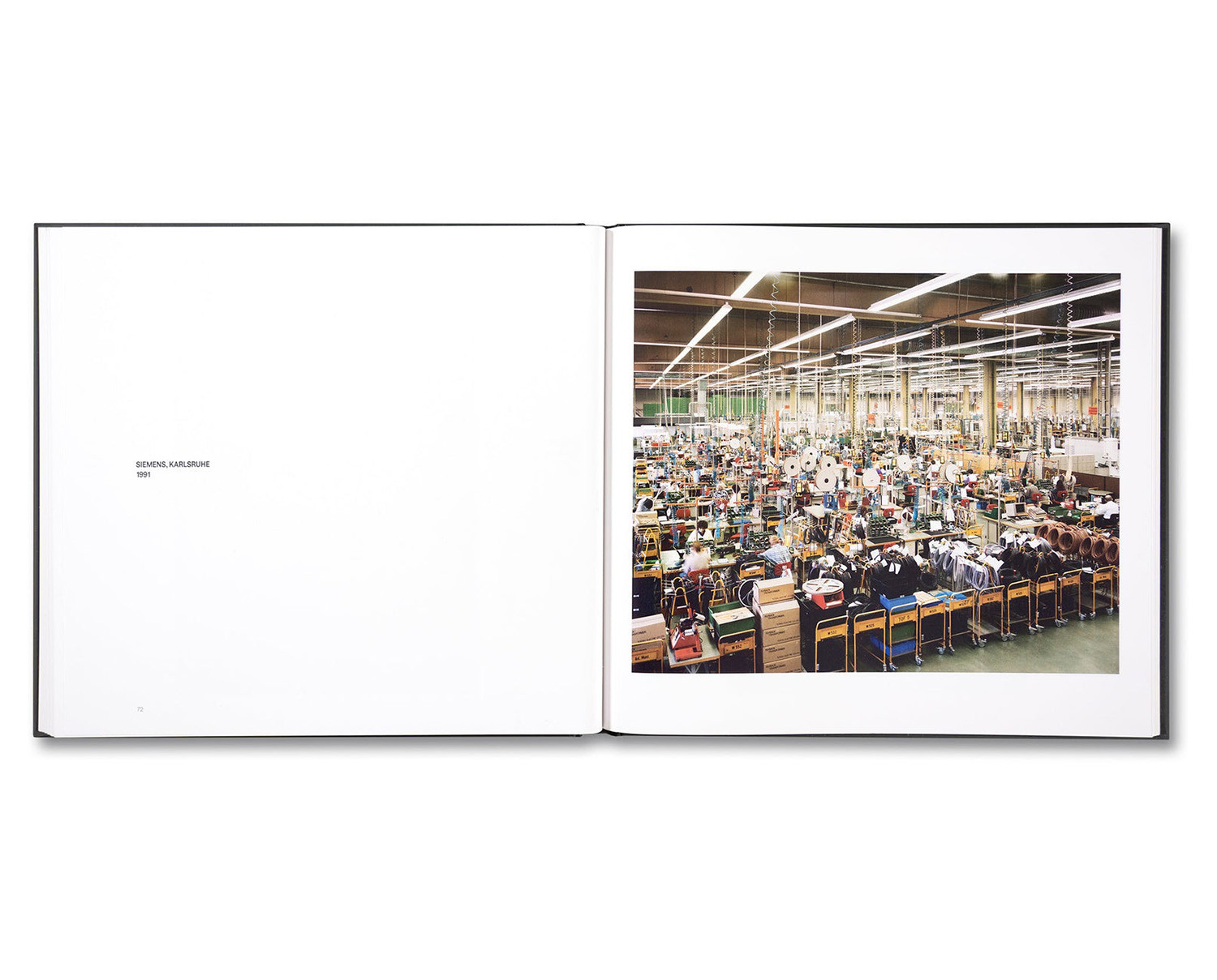 アート・デザイン・音楽 VISUAL SPACES OF TODAY by Andreas Gursky Visual Spaces of Today – MACK