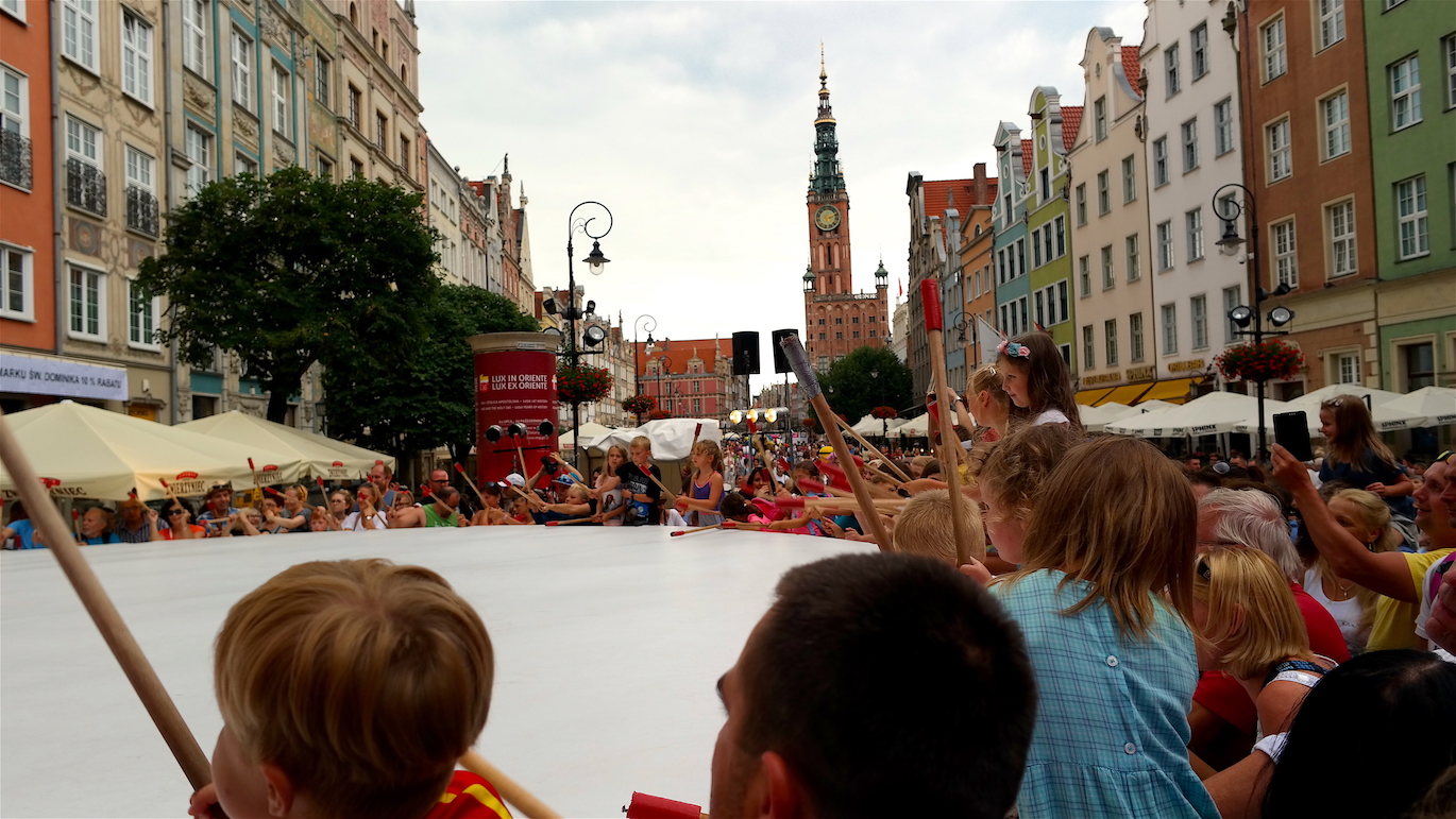Världens största trumma på marknad i Gdansk
