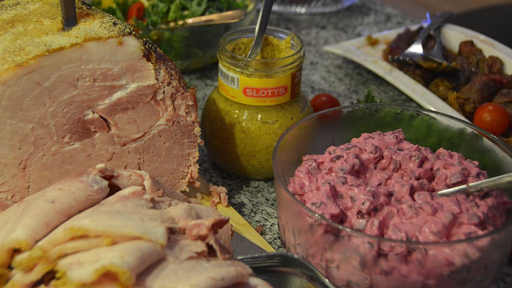 Julbord och julmat i Sverige traditionellt, nytt och lokalt