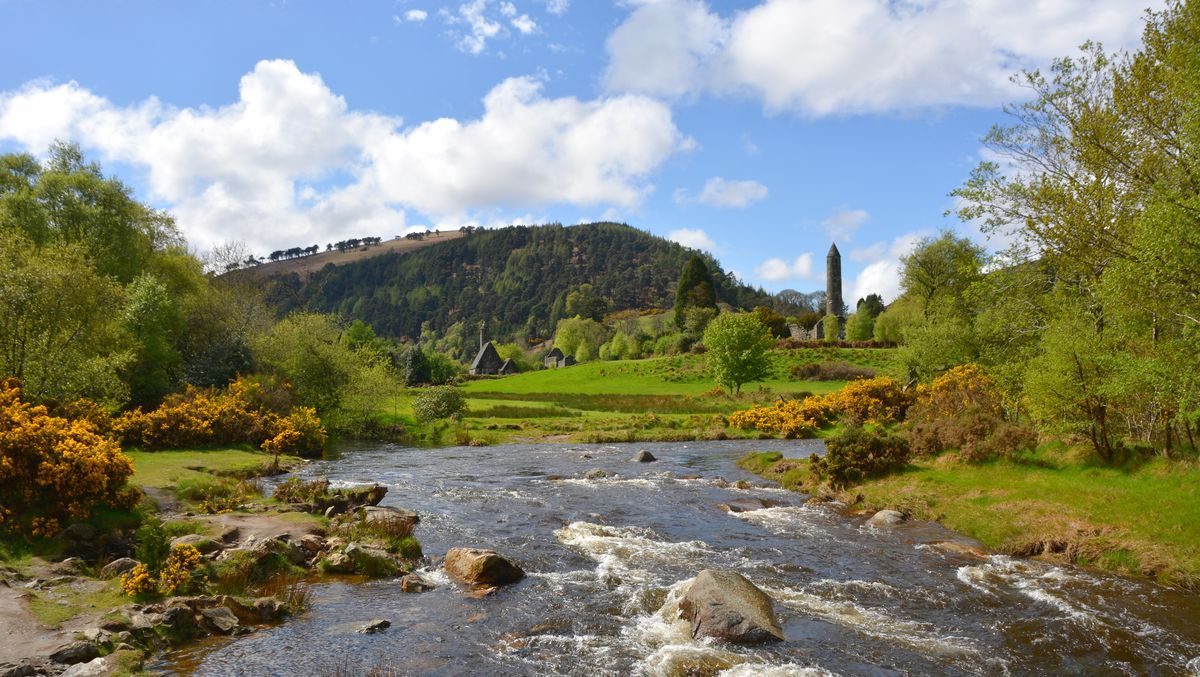 Klosterbyn Glendalough - och Irlands högsta vattenfall