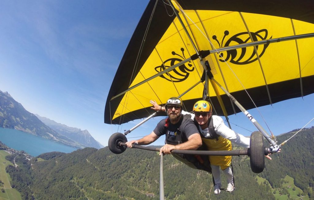 Hang gliding i Interlaken i Schweiz
