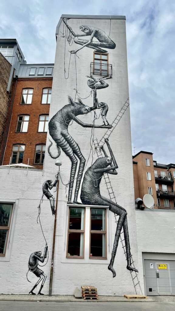 Street art i Malmö - muralmålning av Phlegm