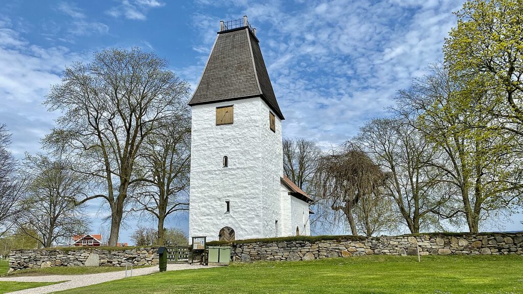 Göra på Visingsö - kumlaby kyrka
