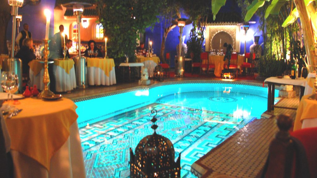 restaurang med pool