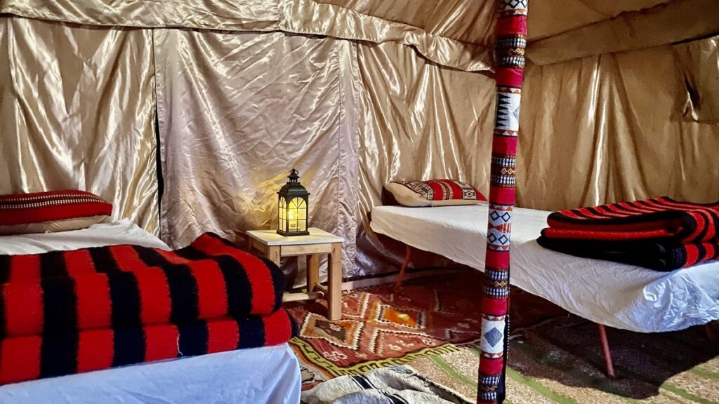 Bo i tält i Tunisien