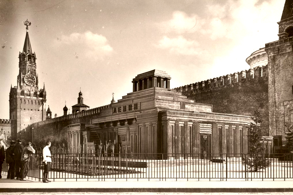 Dřevěné mauzoleum, 1925 Foto: pastvu.com/p/780