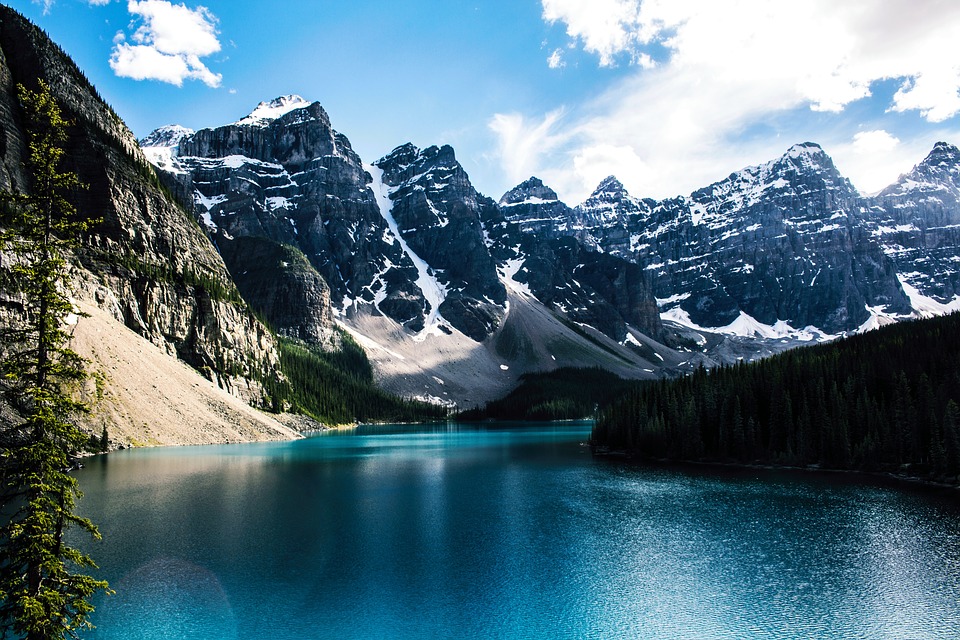 moraine-lake-1718082_960_720.jpg