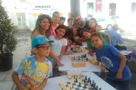 Torneo de ajedrez al aire libre y Concurso de pintura infantil