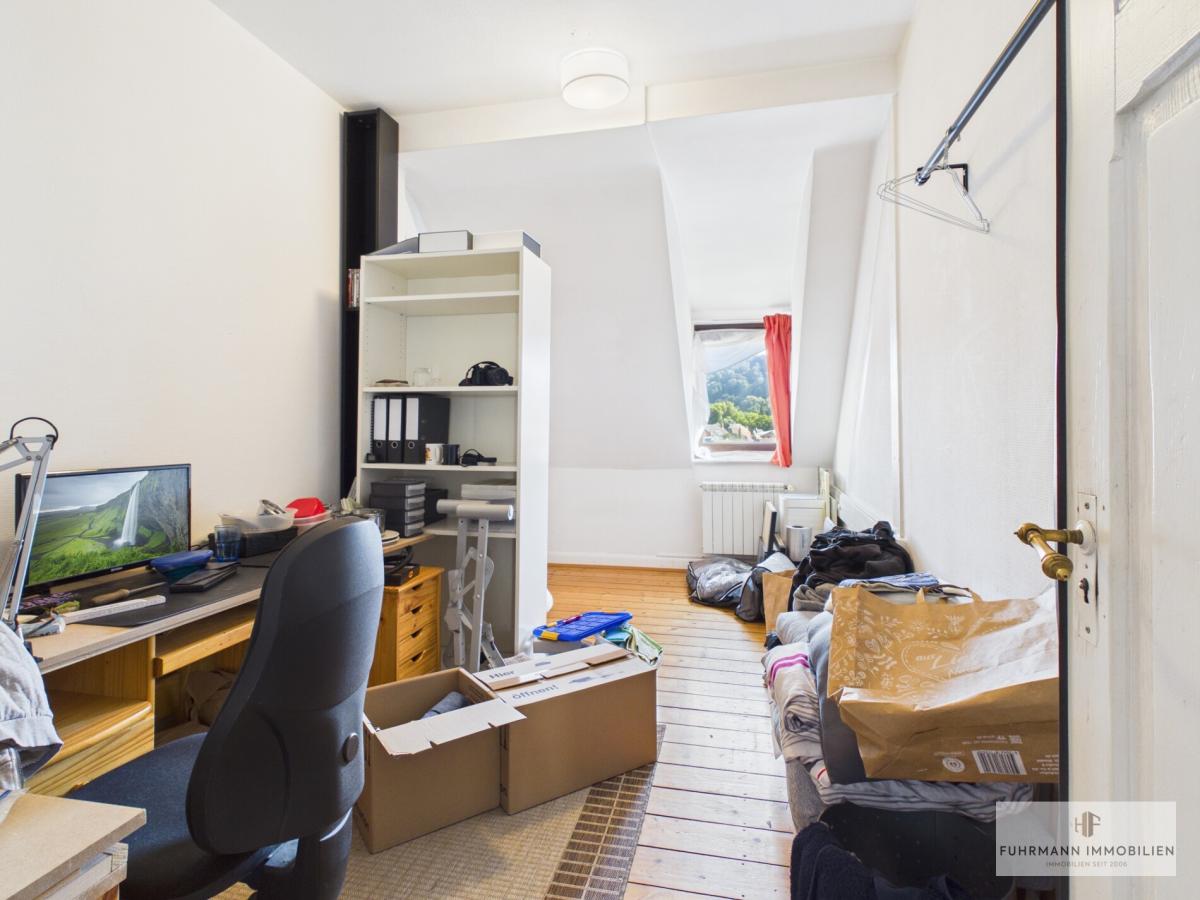Schlafzimmer mit Platz für Homeoffice