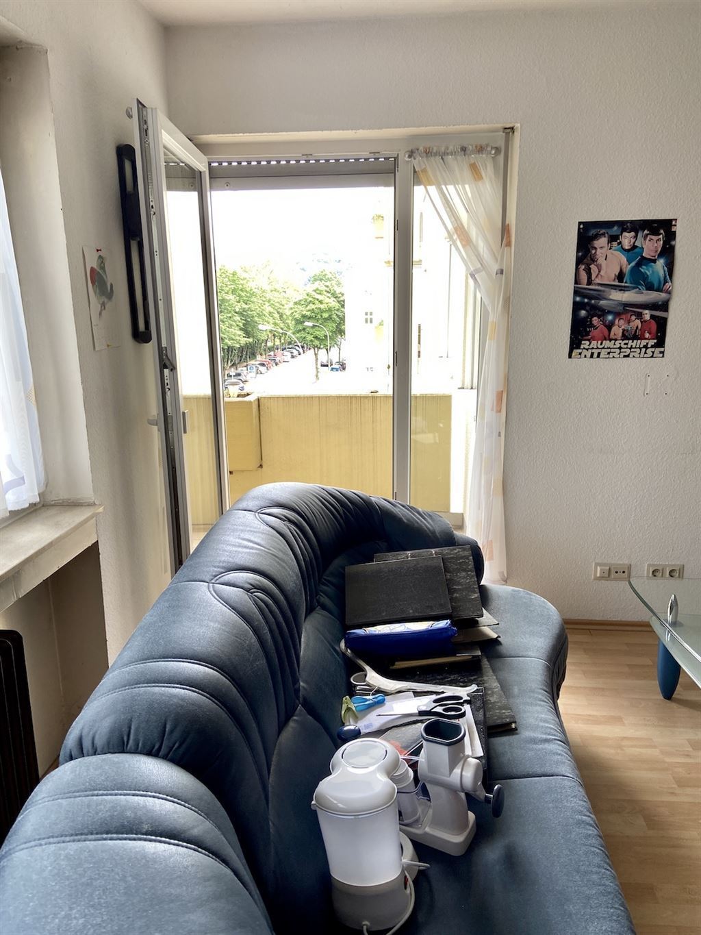 Wohnzimmer mit Zugang Balkon