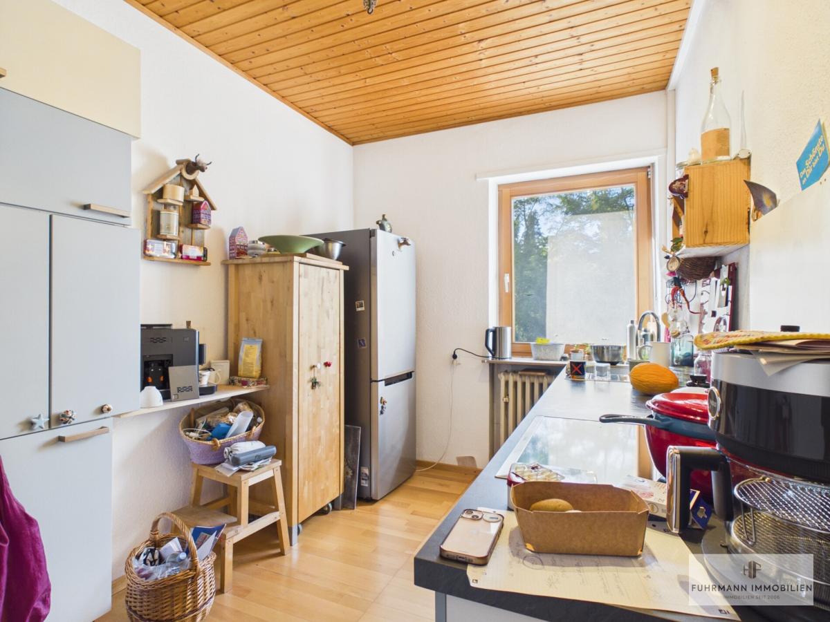 Separate Küche mit Tageslicht und funktionalem Grundriss