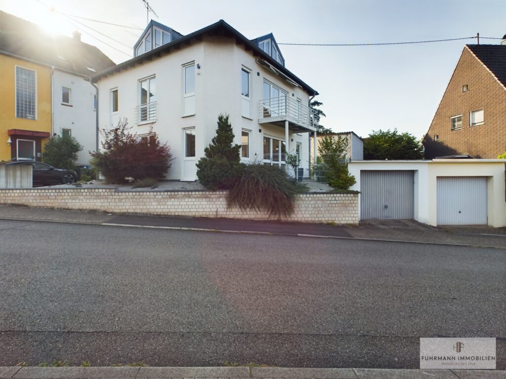 Saarbrücken / Güdingen - Neuwertige 2,5-Zimmerwohnung mit kleiner Terrasse und EBK