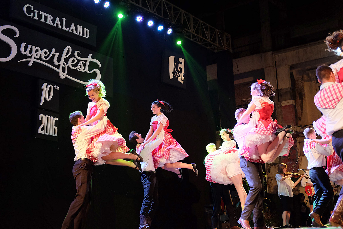 Fuji X-E2s . Fuji XF35mmF2 . f/2 . 1/250" . ISO 2500