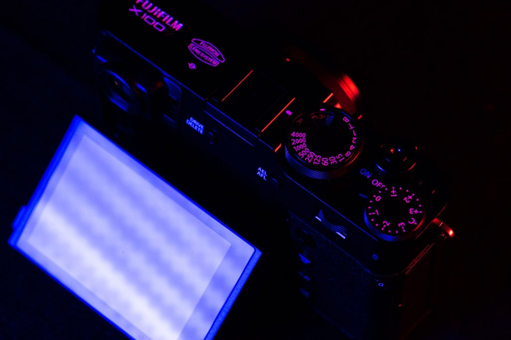 fuji x100v vs fuji x-e4