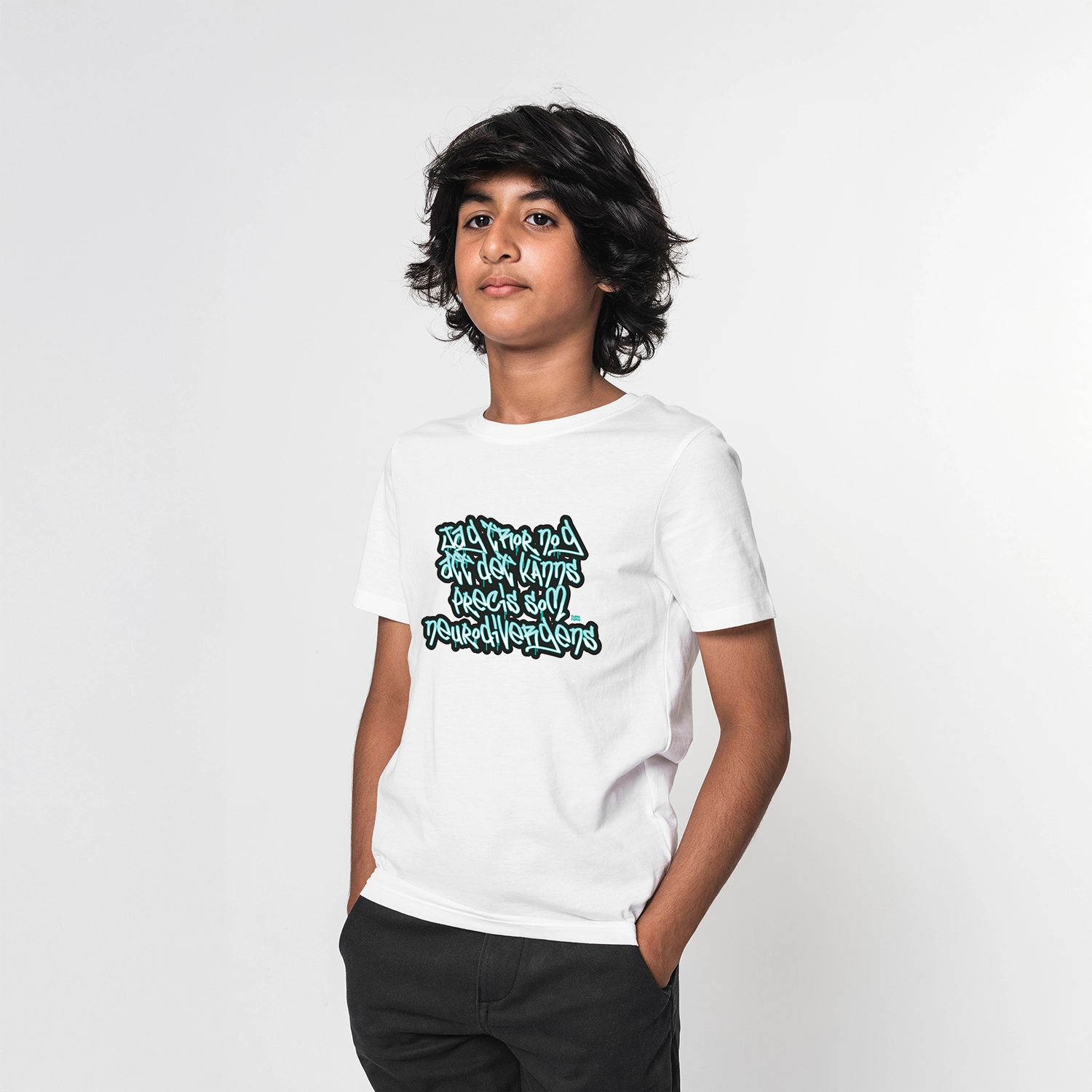 Teen boy with FunkForm shirt "Jag tror nog att det känns precis som neurodivergens"