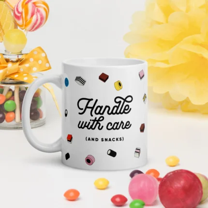 Mugg: Handle with care (and snacks) - Bild 4