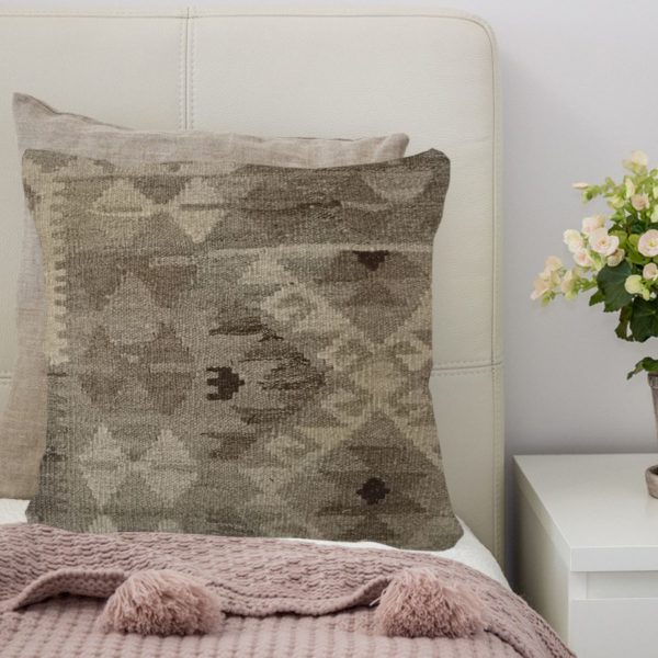 kilim-handwoven-judge-gray-cushion-cover