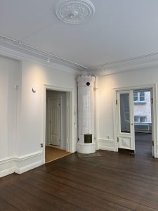 Vita väggar gamla stan