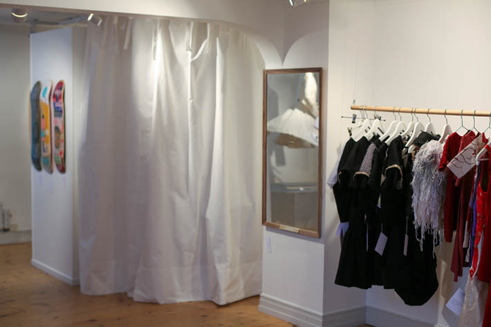 Boutique Art Couture in Gislaveds konsthall (photo Marjo Levlin)