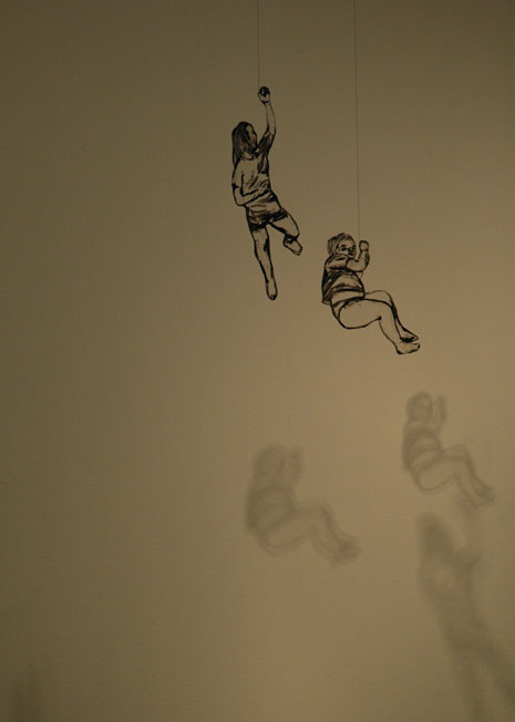 Elina Katara: Rakkaustarina, 2008, 30 kpl paperinukkemuotokuvia vihkipareista, sekatekniikka
