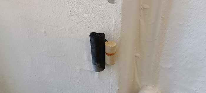Enni Vekkeli: Tulepäevik / Mare Undarum (Fire Diaries / Mare Undarum), keraamika, rooste (ceramics, rust)