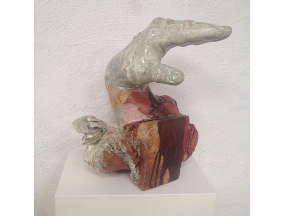 Keramik hånd af Lea Grau. Skulpturværkstedet