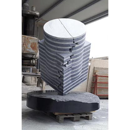 Connection between cube and colomn