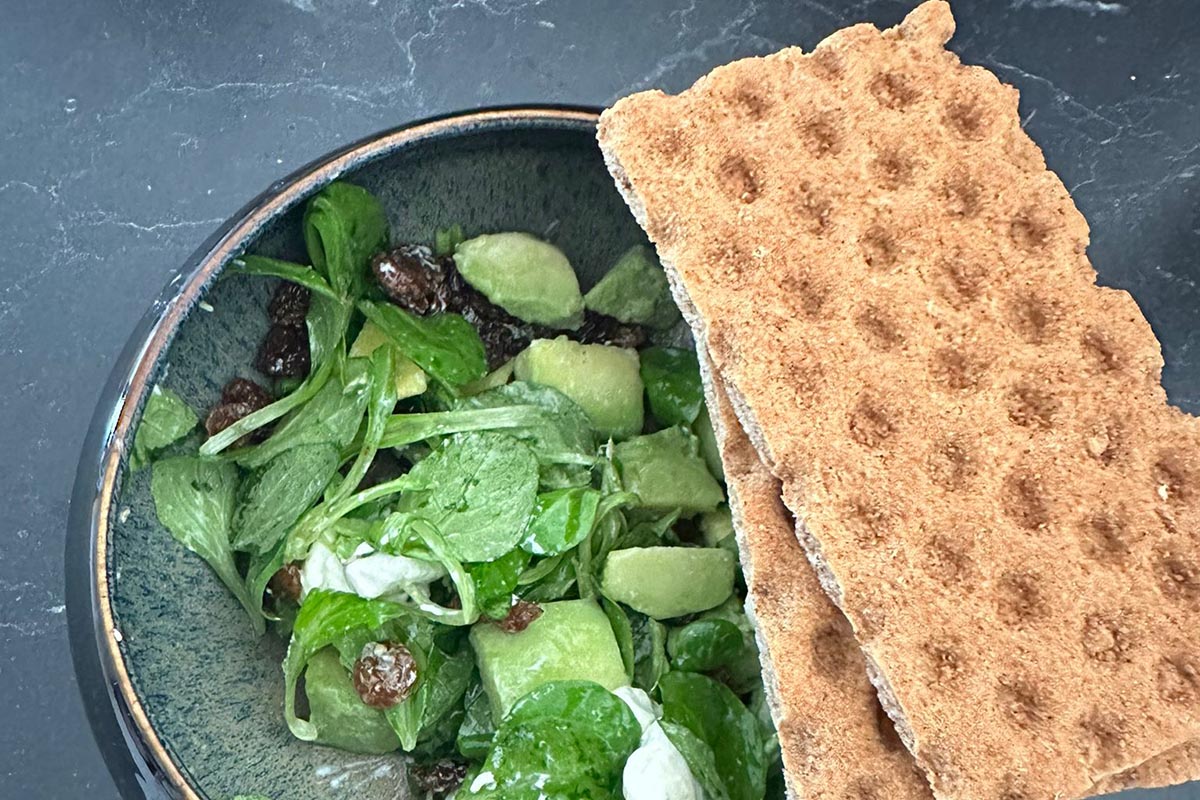 Crackers met avocadosalade & geitenkaas