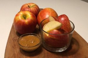 Äpple med jordnötsdipp - Proaktify