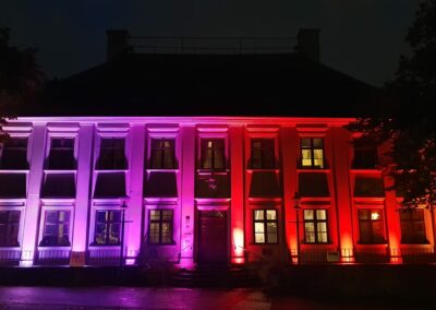 The facade of Gathenhielmska Huset, illuminated at night