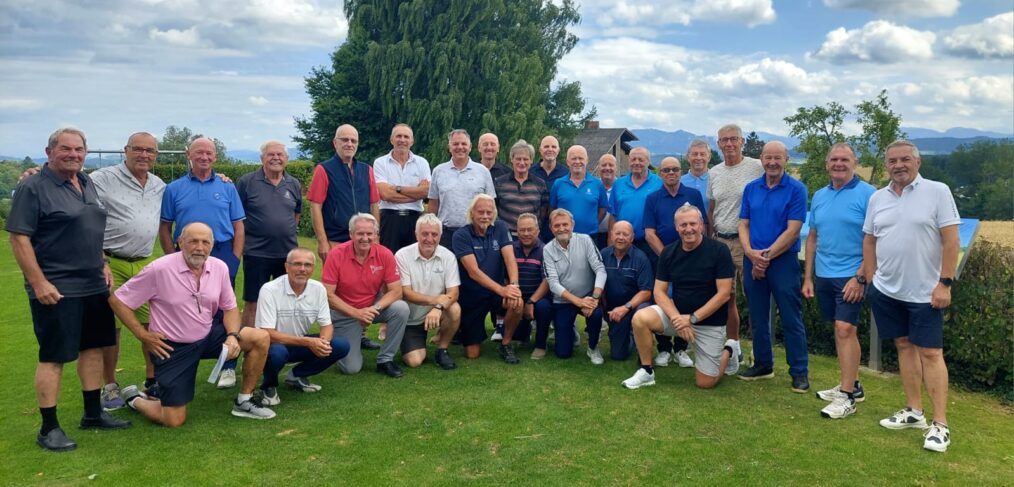 Gruppenfoto nach Vergleichsspiel - GC Schloss Ernegg gegen GC Herzog Tassilo