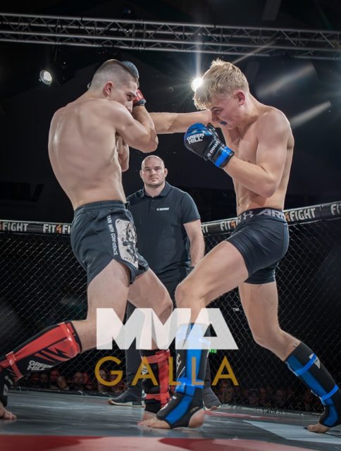 Oliver Petersen kæmper ved MMA Galla DMMAF