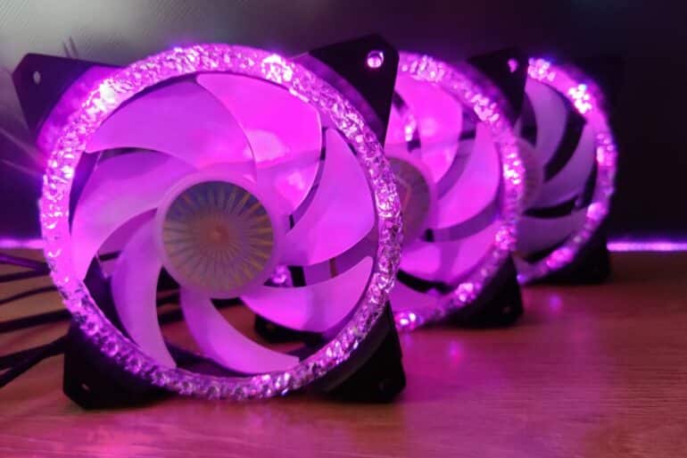 Cooler-Master-purple-RGB-blaeser-kabinet-120mm-Masterfan