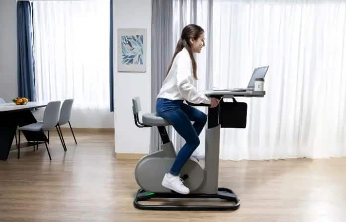 CES 2023 Træn mens du arbejder på eKinekt Bike Desk