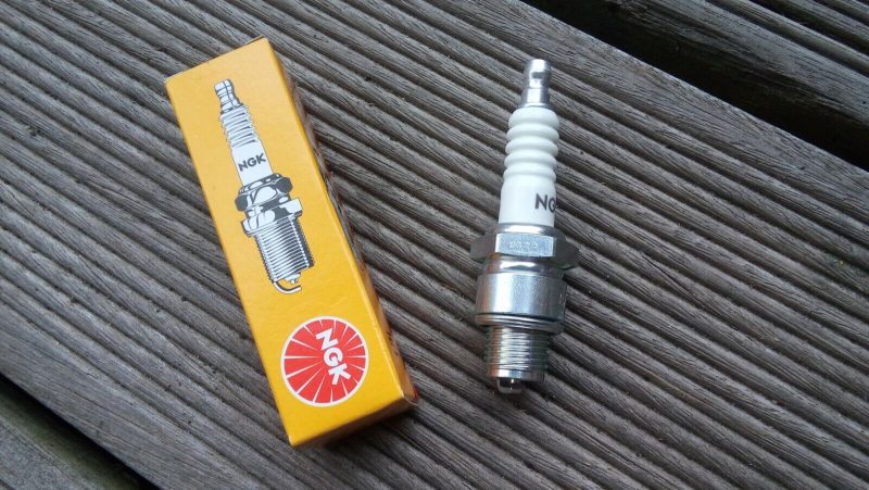 NGK Zuendkerze Renault R4 R5 Opel Manta Record BCD Citroen A 400 AMI 68 254403878341
