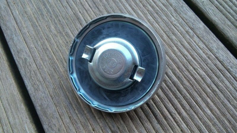 Tankdeckel Tankverschluss Nennmass 35 ohne Lueftung AudiVW Mitsubishi Lada 265121432673 2