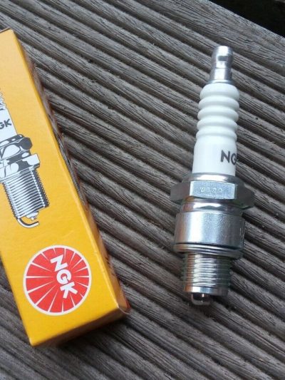 NGK Zuendkerze BP8ES Moto Guzzi NTX V 50 V 65 Le Mans 1000 Fiat Alfa Romeo 264514799004